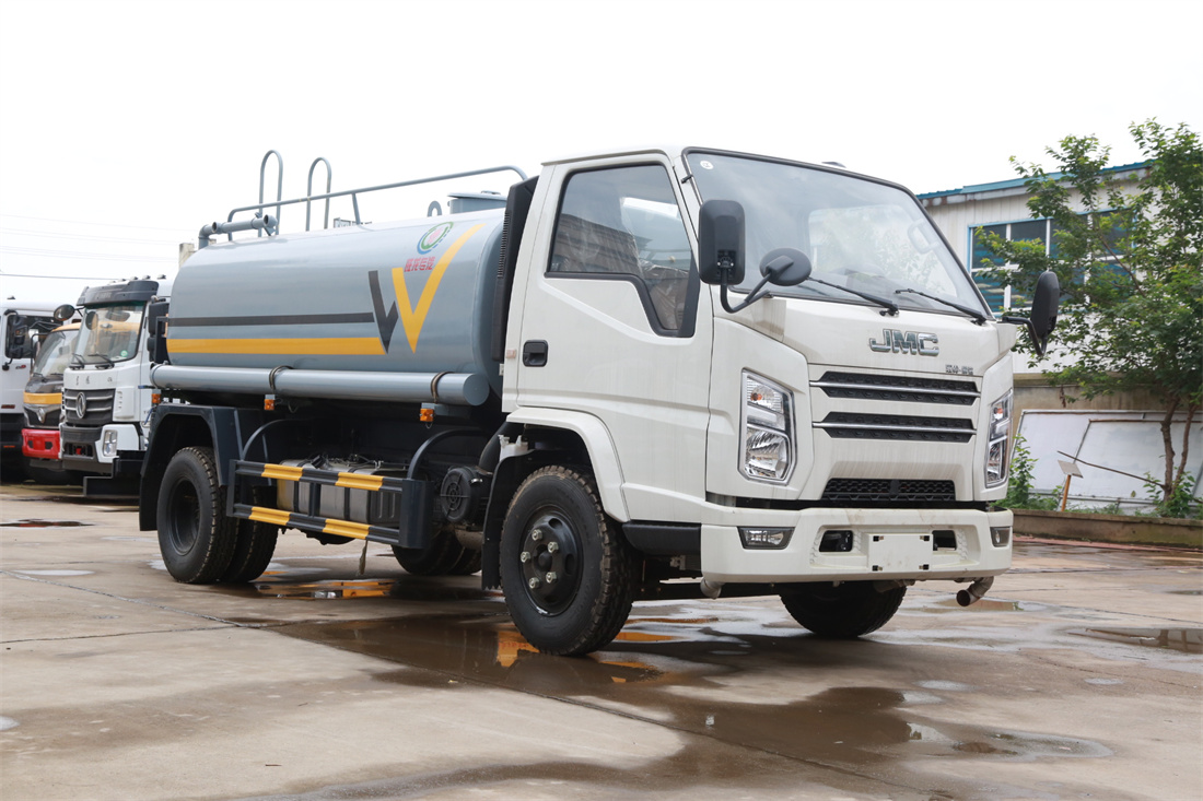 5噸灑水車(chē)-江鈴國(guó)六5立方灑水車(chē)廠(chǎng)家價(jià)格